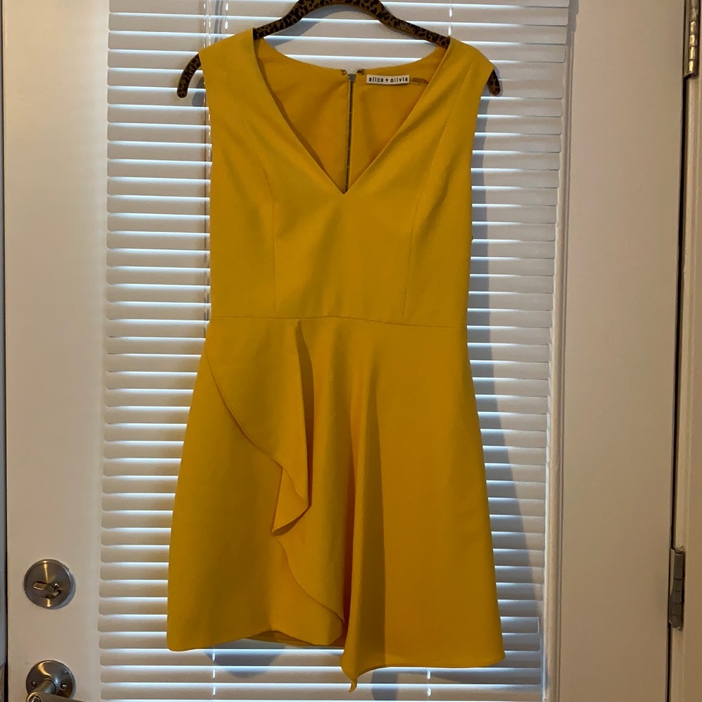 Alice + Olivia yellow dress size 6